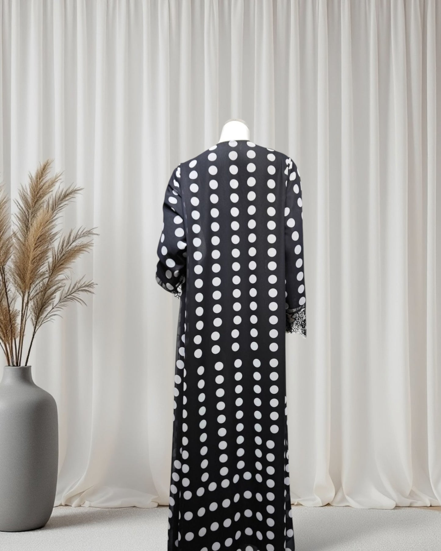 The Monochrome Abaya Set
(EG142)