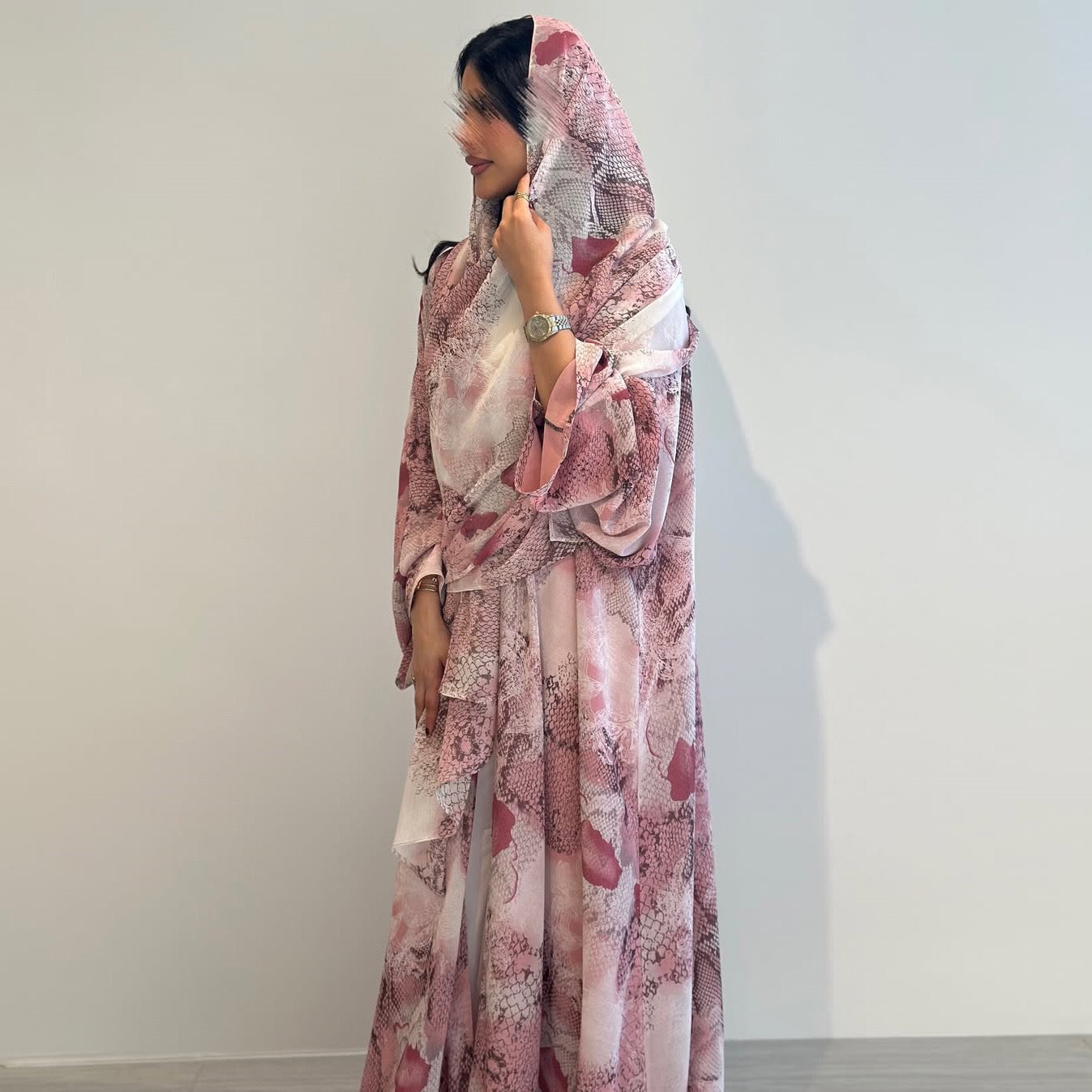 The Rosé Serpentine Abaya Set (IA190)