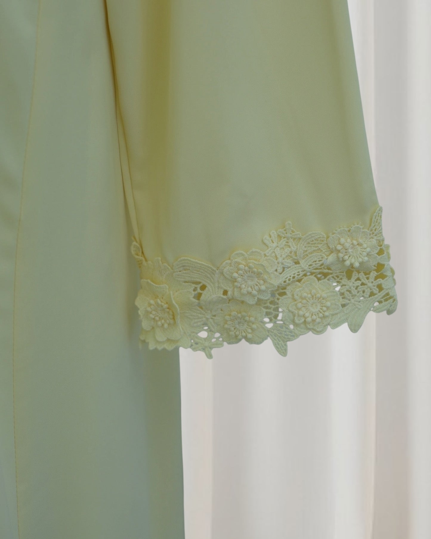The Élise Lace-Trimmed Abaya Set (IA185)