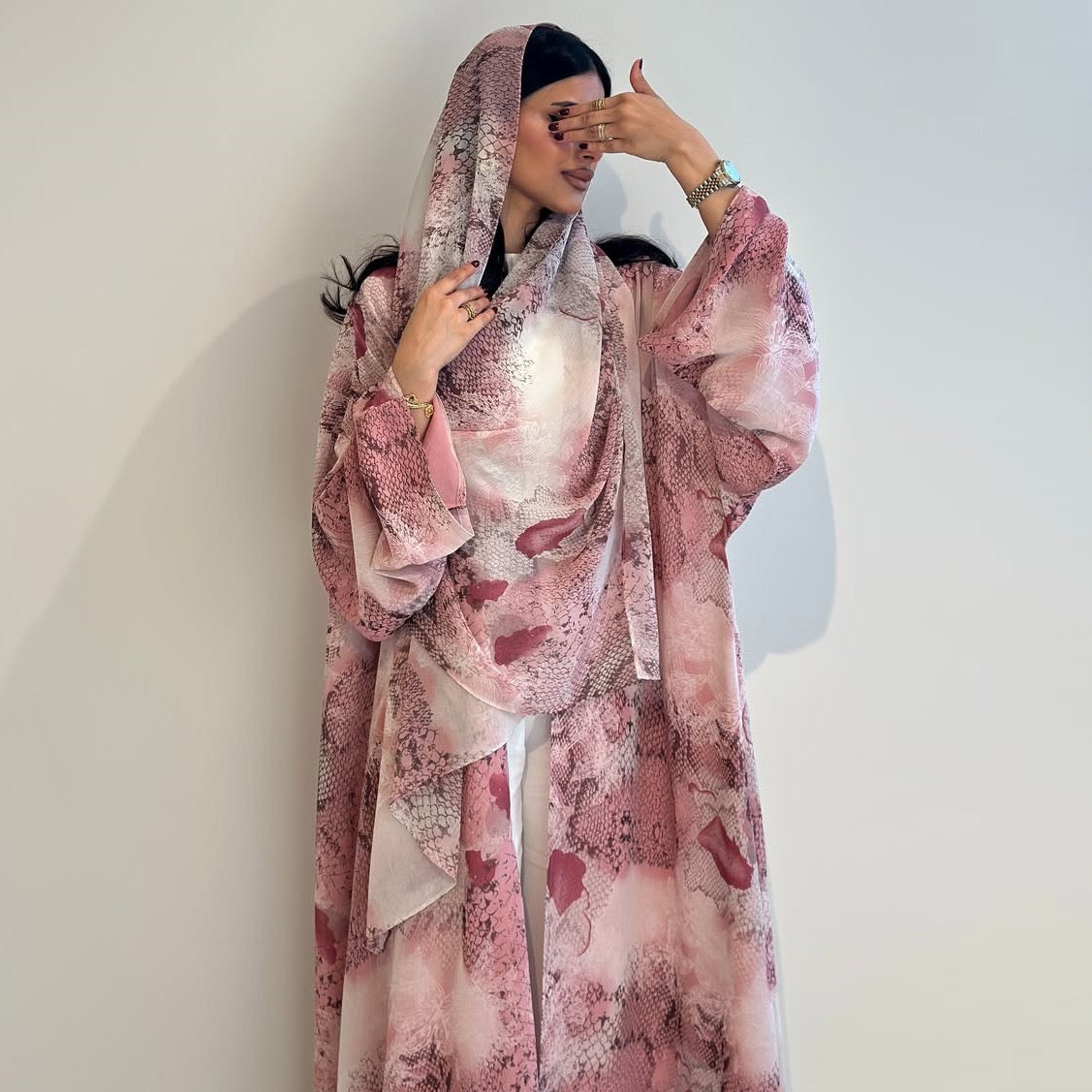 The Rosé Serpentine Abaya Set (IA190)