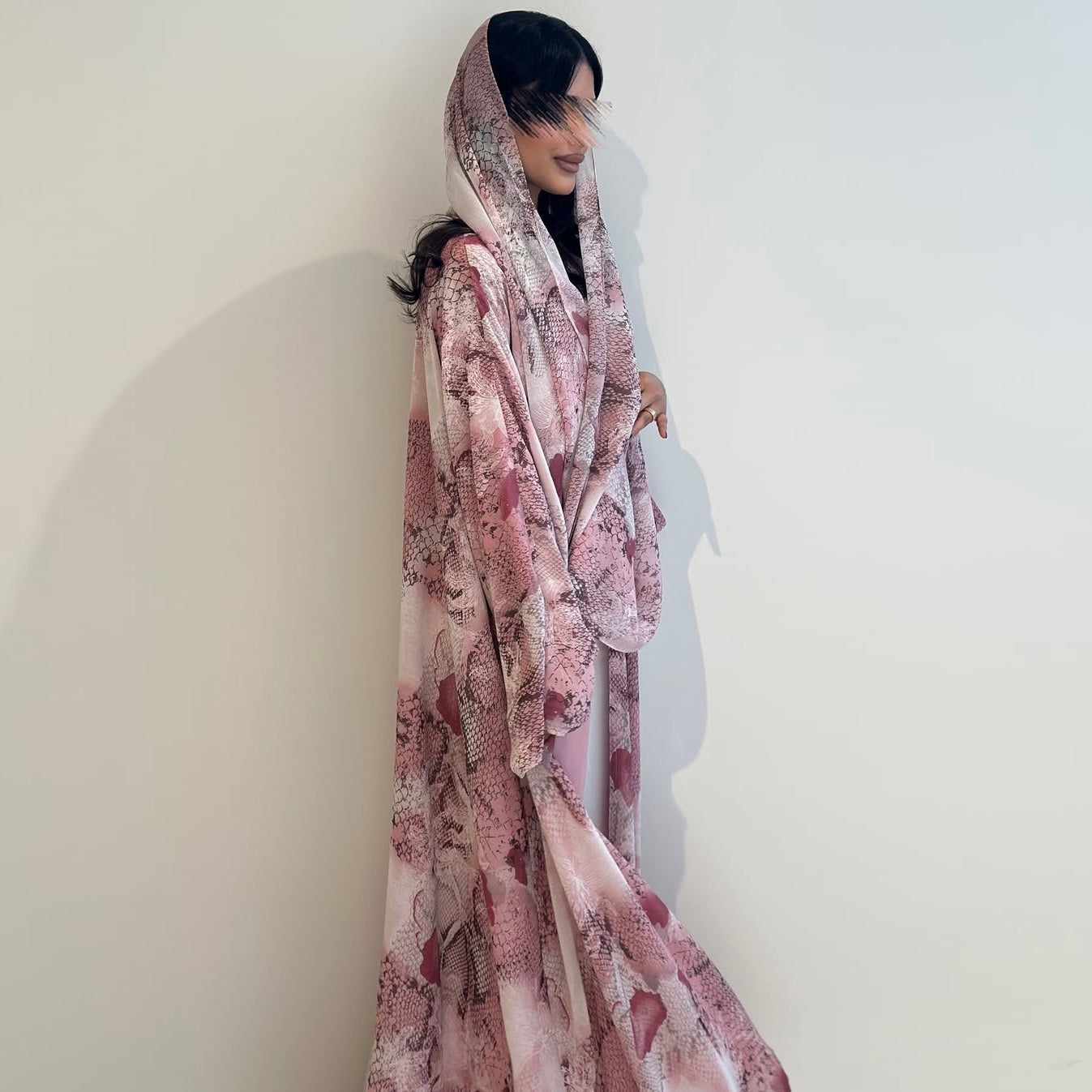 The Rosé Serpentine Abaya Set (IA190)