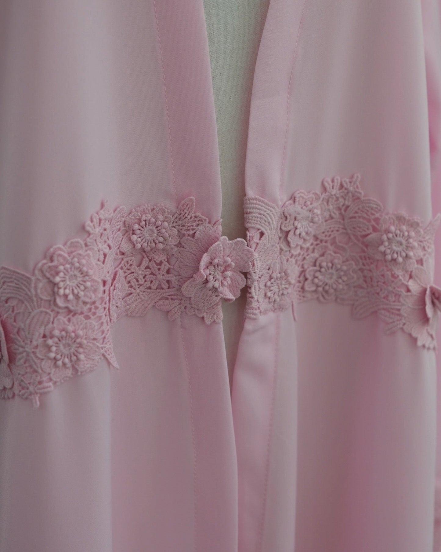 The Élise Lace-Trimmed Abaya Set (IA185)